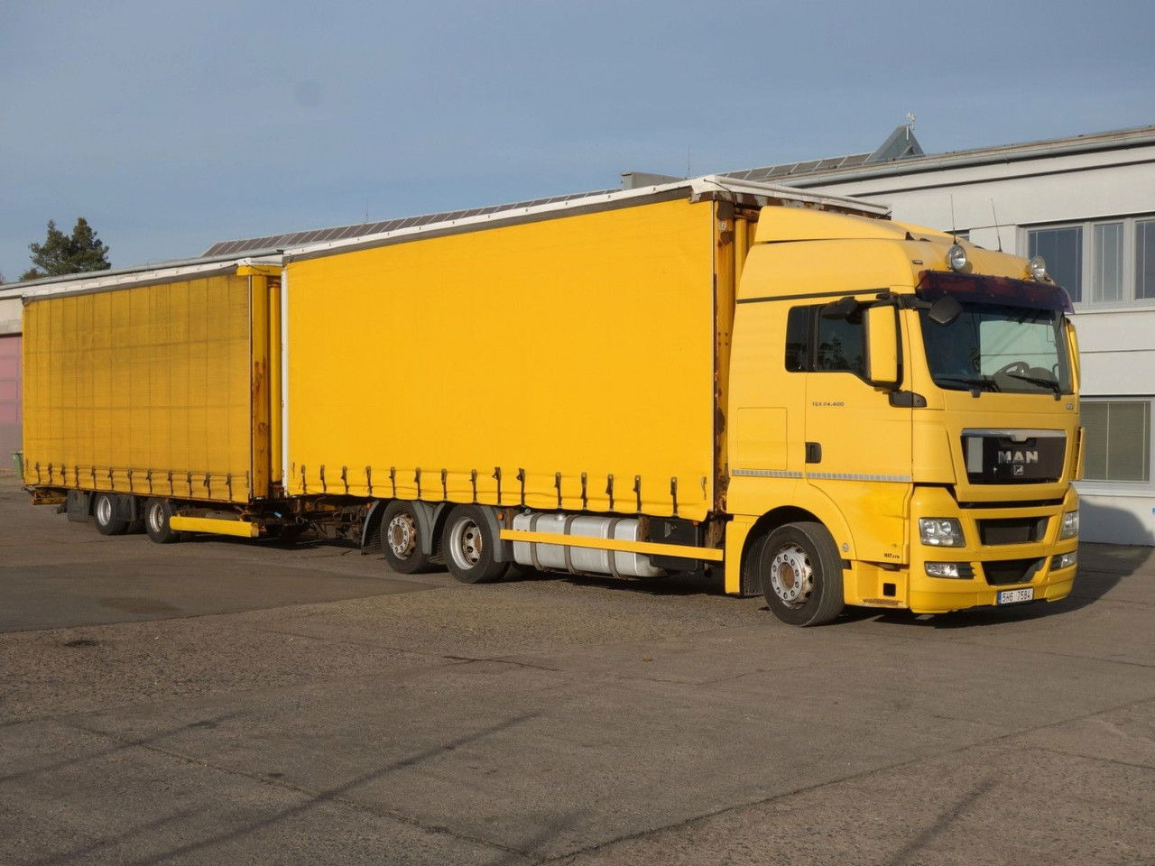 MAN TGX 24.400 EEV 6x2 + Anhänger Krone 120m3 - Curtain side truck: picture 2 MAN TGX 24.400 EEV 6x2 + Anhänger Krone 120m3 - Curtain side truck: picture 2
