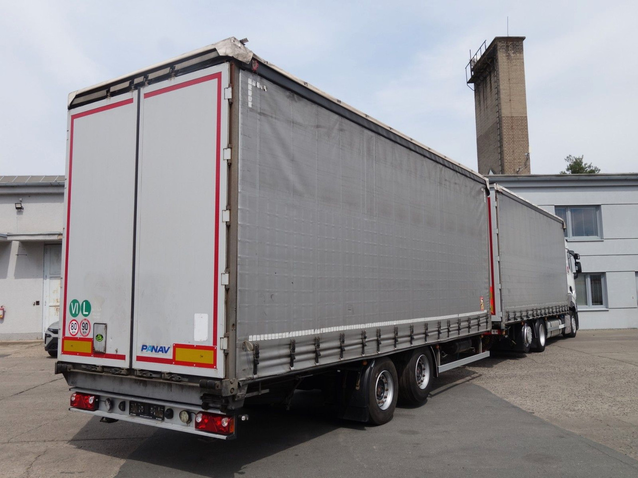 Renault T520 6x2 + trailer, 120m3, 2x Liftachse - Curtain side truck: picture 4 Renault T520 6x2 + trailer, 120m3, 2x Liftachse - Curtain side truck: picture 4