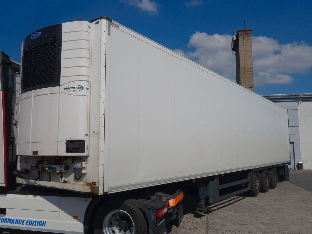 Schmitz Cargobull SKO 24/L mir Carrier 1950, Liftachse, 2 Kammern - Refrigerated semi-trailer: picture 2 Schmitz Cargobull SKO 24/L mir Carrier 1950, Liftachse, 2 Kammern - Refrigerated semi-trailer: picture 2