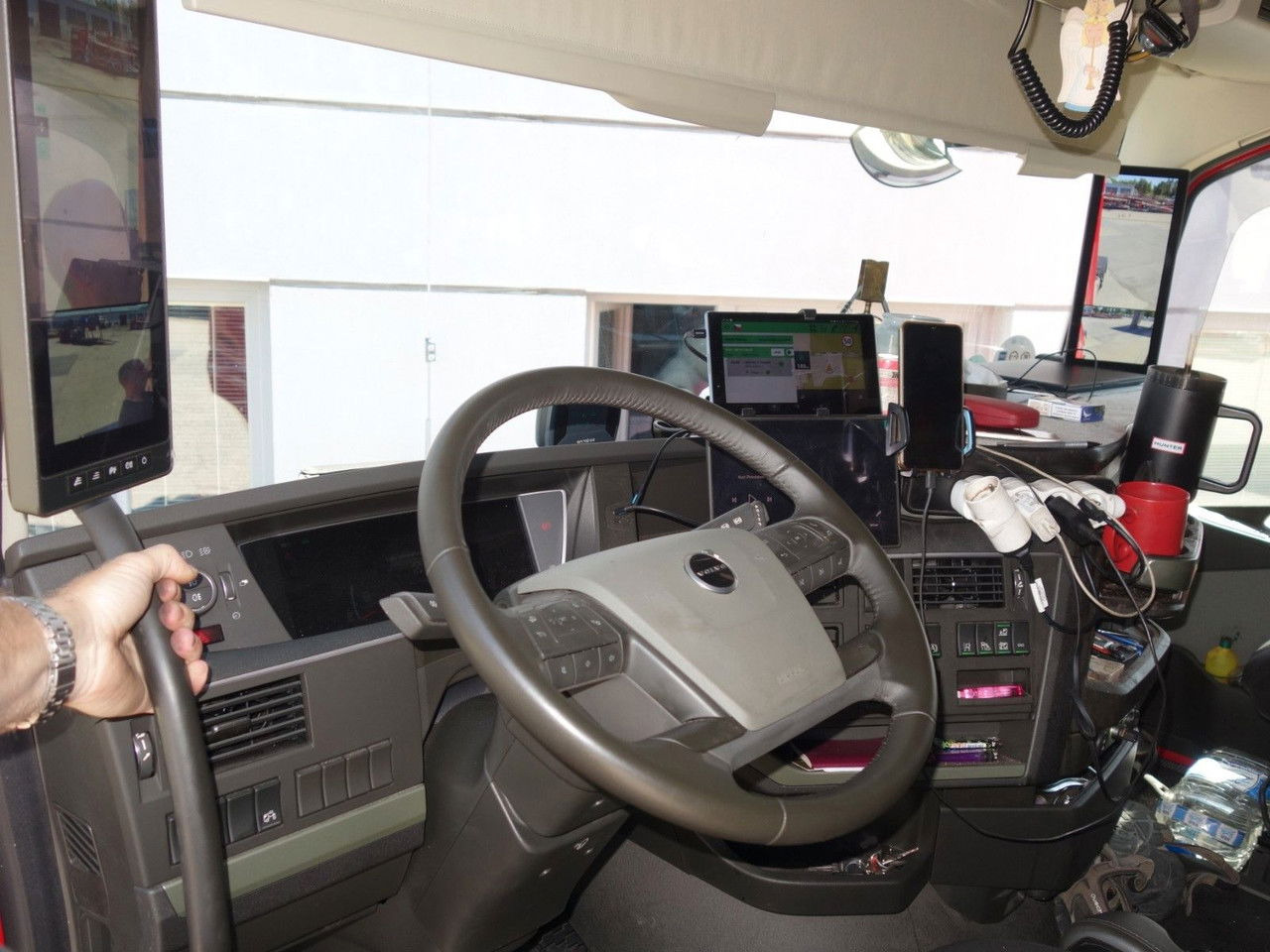 Leasing of Volvo FH 460 460XL Aero,IParkCool, Full LED,Turbo Compound Volvo FH 460 460XL Aero,IParkCool, Full LED,Turbo Compound: picture 11 Leasing of Volvo FH 460 460XL Aero,IParkCool, Full LED,Turbo Compound Volvo FH 460 460XL Aero,IParkCool, Full LED,Turbo Compound: picture 11