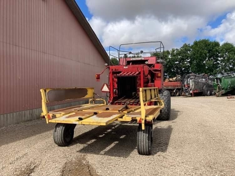 Massey Ferguson LB190 Fieldstar *** m. parkland ballevogn *** - Square baler: picture 4 Massey Ferguson LB190 Fieldstar *** m. parkland ballevogn *** - Square baler: picture 4