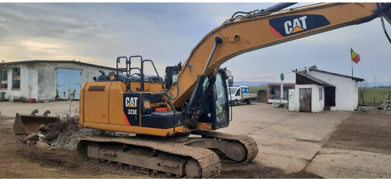 CAT 323EL - Crawler excavator: picture 2 CAT 323EL - Crawler excavator: picture 2