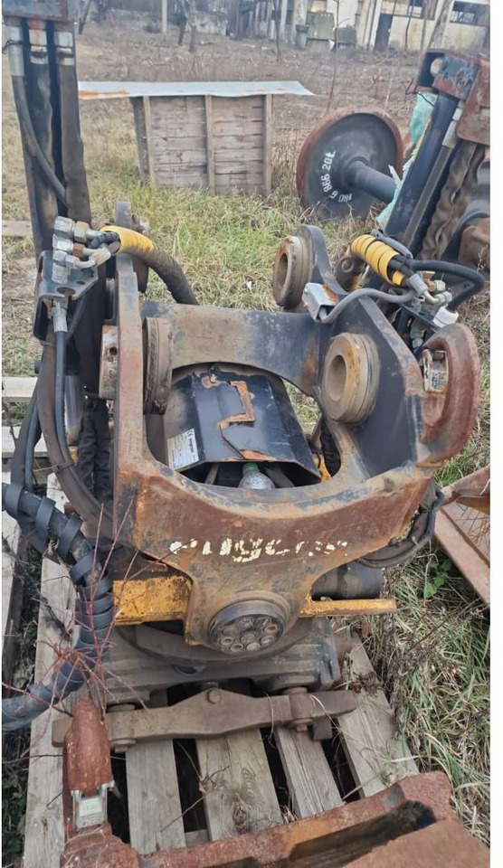 Crawler excavator CAT 323EL: picture 7