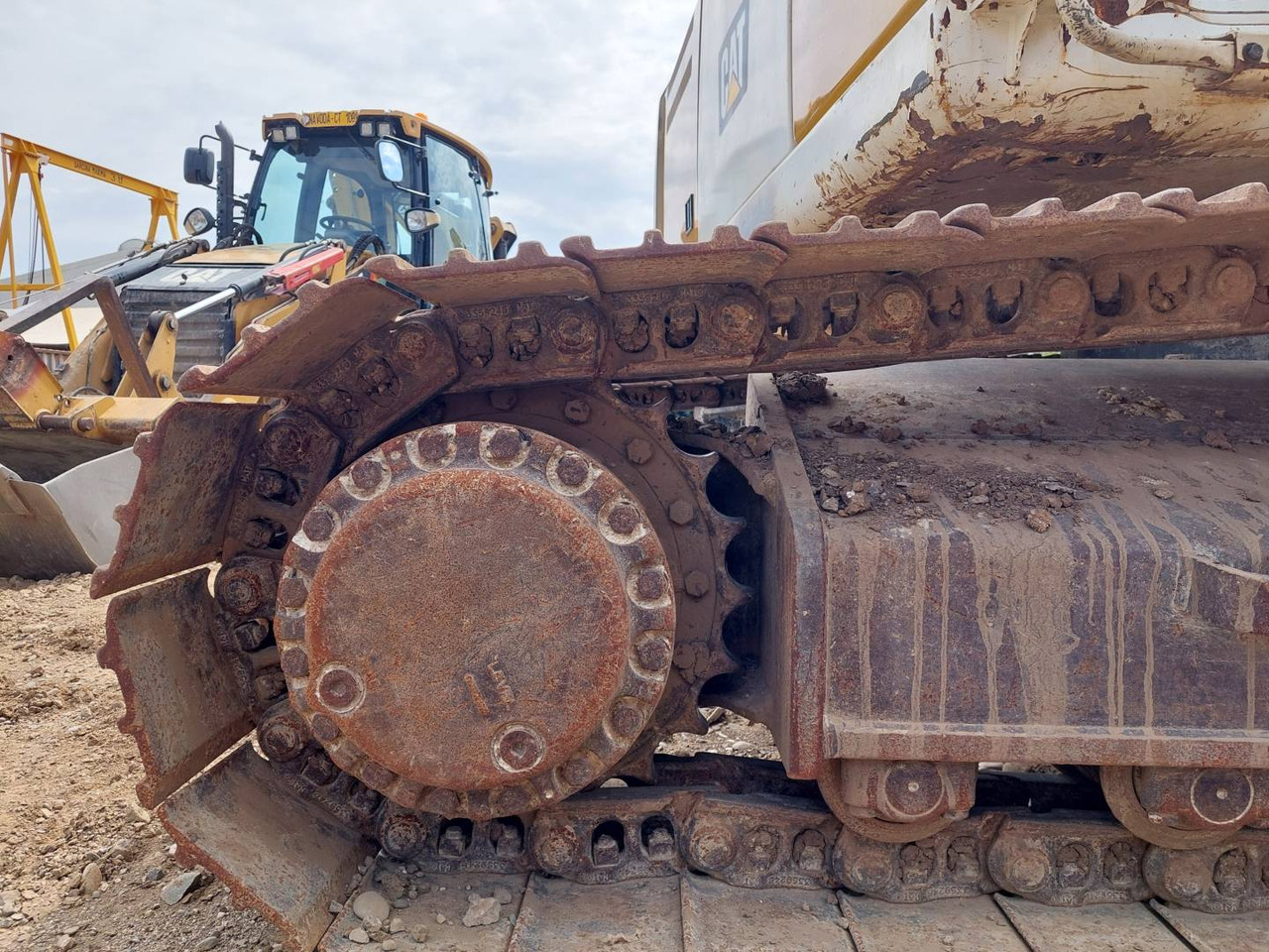 Crawler excavator CAT 326FL: picture 12
