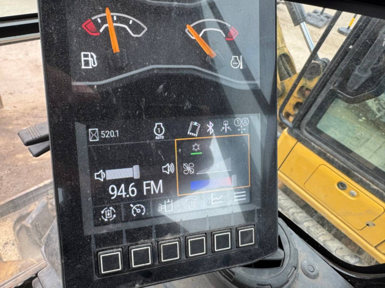 CAT 302CR - Crawler excavator: picture 5 CAT 302CR - Crawler excavator: picture 5