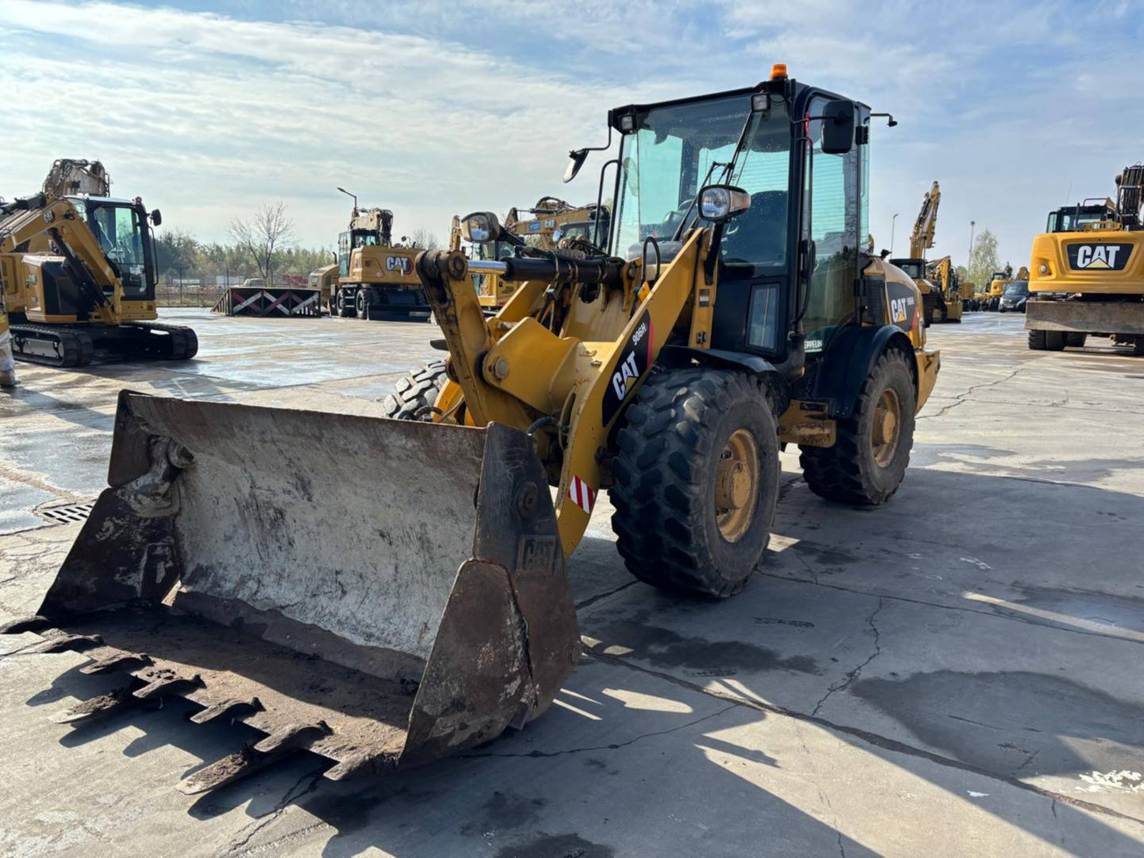 CAT 906H2 - Wheel loader: picture 1 CAT 906H2 - Wheel loader: picture 1