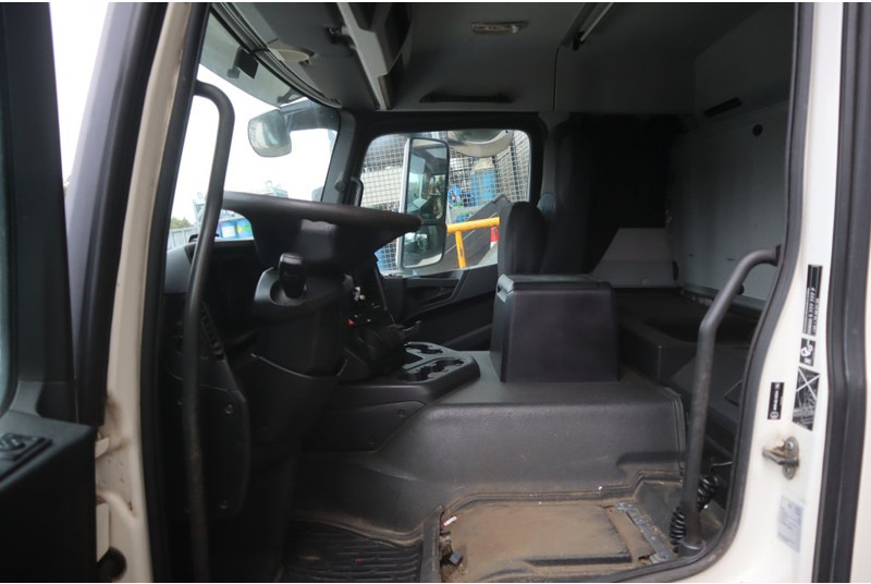 Mercedes-Benz L-STREAMSPACE 2.3MM 320 TUNNEL - Cab and interior for Truck: picture 5 Mercedes-Benz L-STREAMSPACE 2.3MM 320 TUNNEL - Cab and interior for Truck: picture 5
