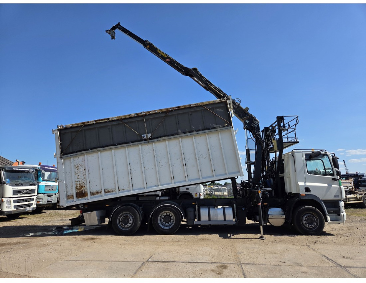 DAF CF85.410 6x2 steering axle lenk Tipper Crane HIAB J1320Z - Tipper, Crane truck: picture 4 DAF CF85.410 6x2 steering axle lenk Tipper Crane HIAB J1320Z - Tipper, Crane truck: picture 4