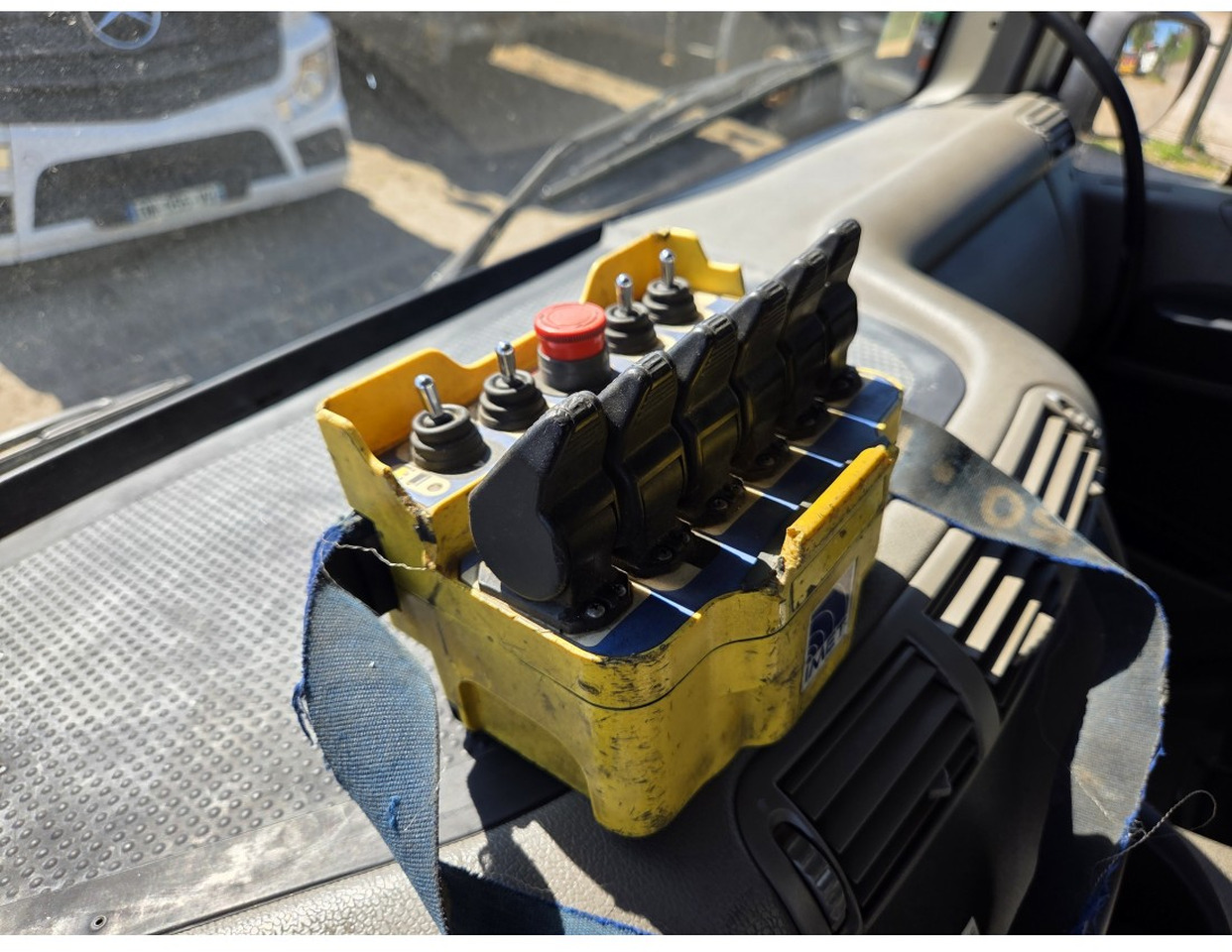 Tipper, Crane truck DAF CF85.410 6x2 steering axle lenk Tipper Crane HIAB J1320Z: picture 13 Tipper, Crane truck DAF CF85.410 6x2 steering axle lenk Tipper Crane HIAB J1320Z: picture 13