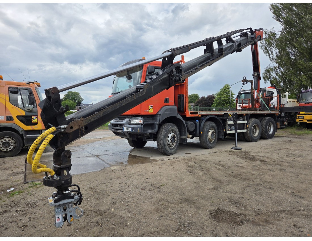 Renault Kerax 430 8X4 Flatbed Crane Palfinger PK26002EH 26 ton 5 Extensions *Retarder - Dropside/ Flatbed truck, Crane truck: picture 5 Renault Kerax 430 8X4 Flatbed Crane Palfinger PK26002EH 26 ton 5 Extensions *Retarder - Dropside/ Flatbed truck, Crane truck: picture 5