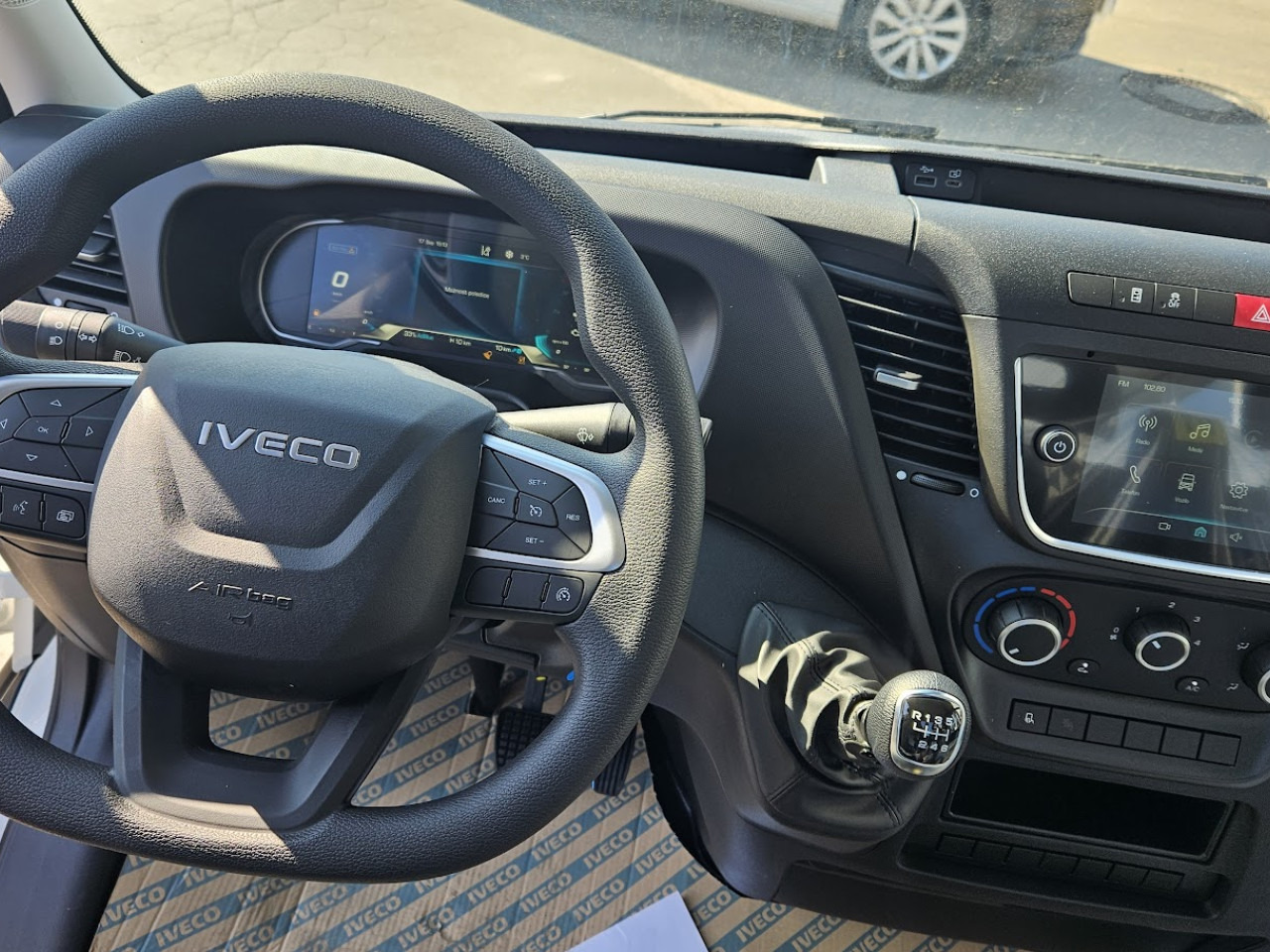 IVECO Daily 35C16H3.0 - Cab chassis truck: picture 4 IVECO Daily 35C16H3.0 - Cab chassis truck: picture 4