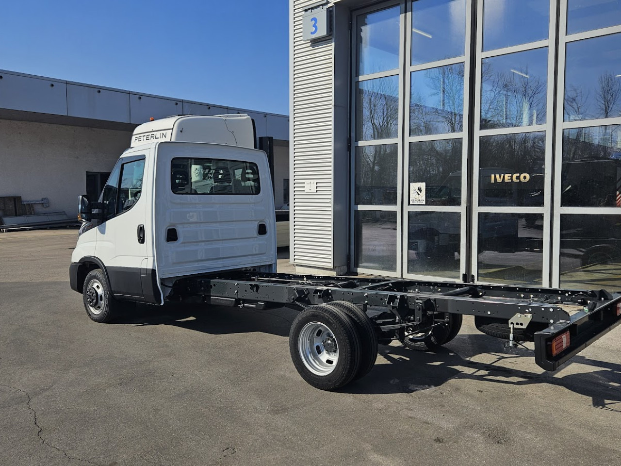 IVECO Daily 35C16H3.0 - Cab chassis truck: picture 3 IVECO Daily 35C16H3.0 - Cab chassis truck: picture 3