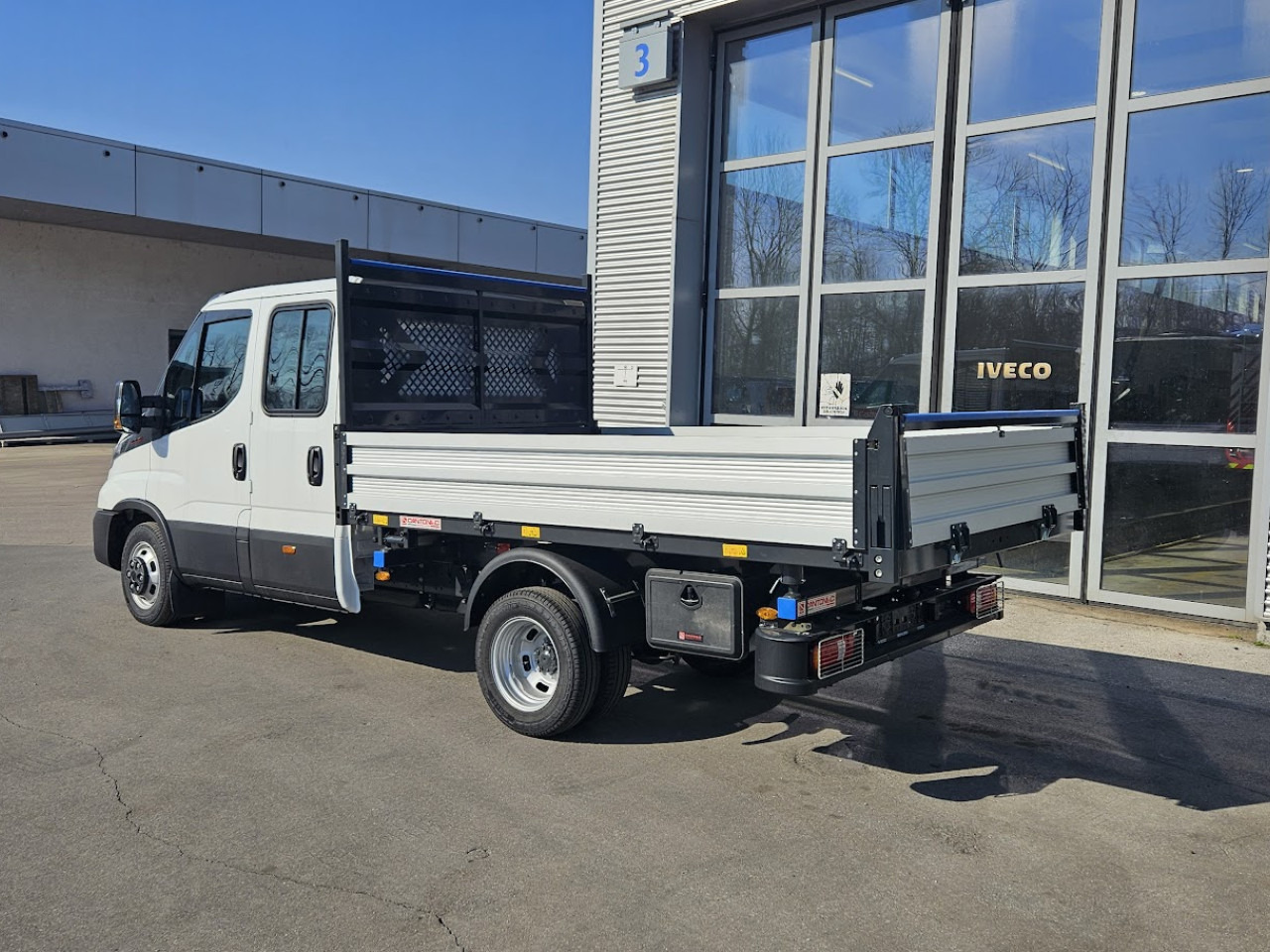 IVECO Daily 35C16H3.0 D - Tipper van, Crew cab van: picture 3 IVECO Daily 35C16H3.0 D - Tipper van, Crew cab van: picture 3