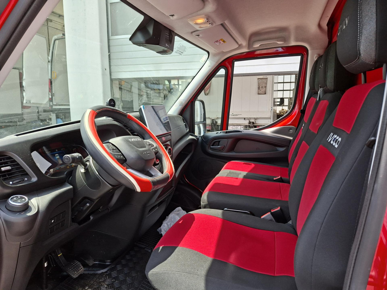 IVECO Daily 35C21HA8/P - Cab chassis truck: picture 5 IVECO Daily 35C21HA8/P - Cab chassis truck: picture 5