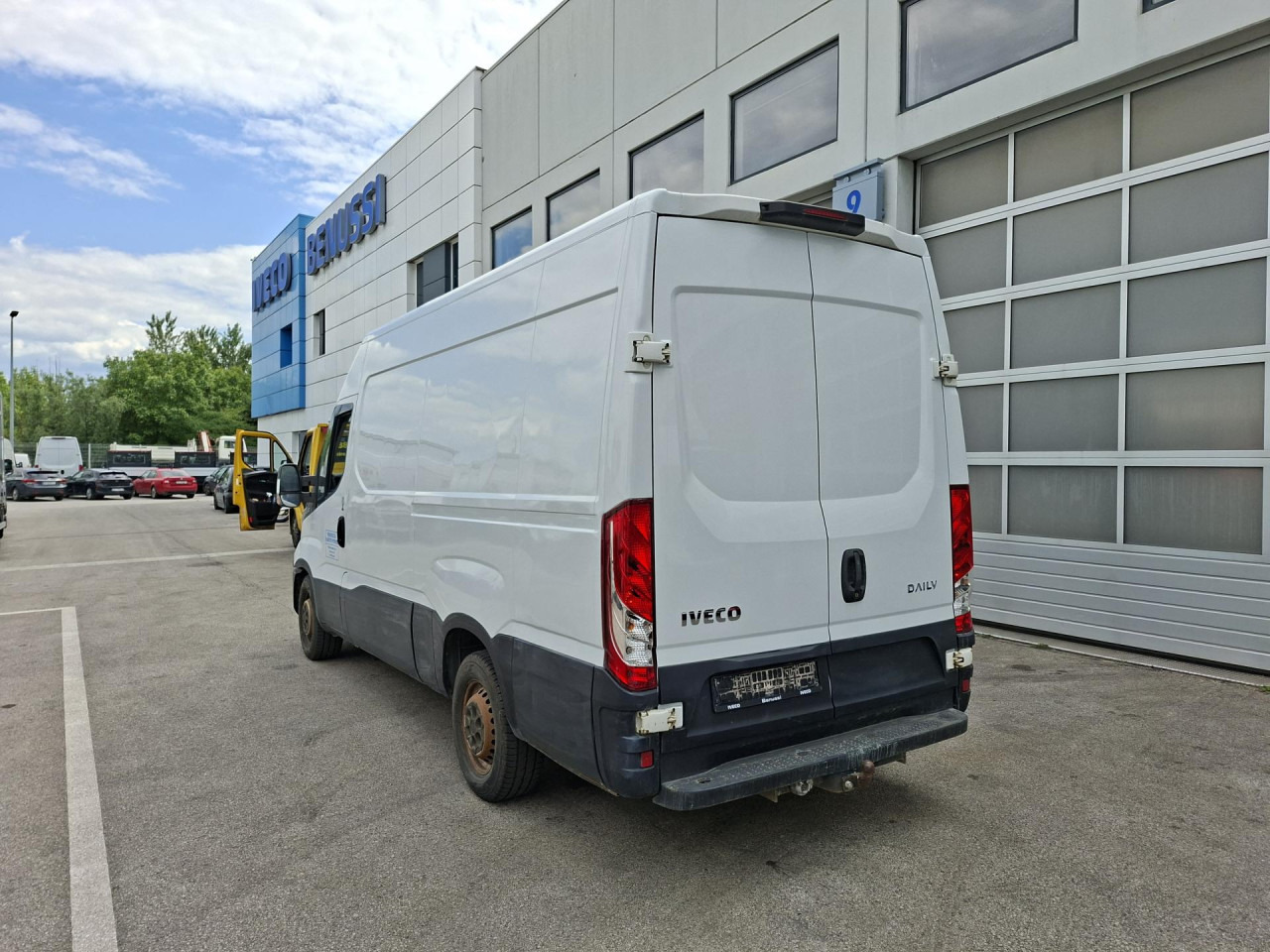 IVECO Daily 35S13V - People carrier: picture 3 IVECO Daily 35S13V - People carrier: picture 3