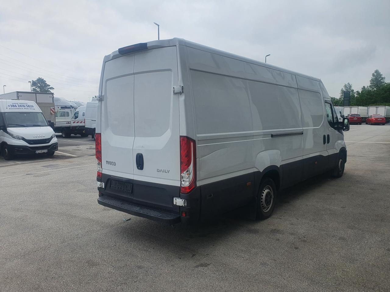 IVECO Daily 35S16V - People carrier: picture 4 IVECO Daily 35S16V - People carrier: picture 4