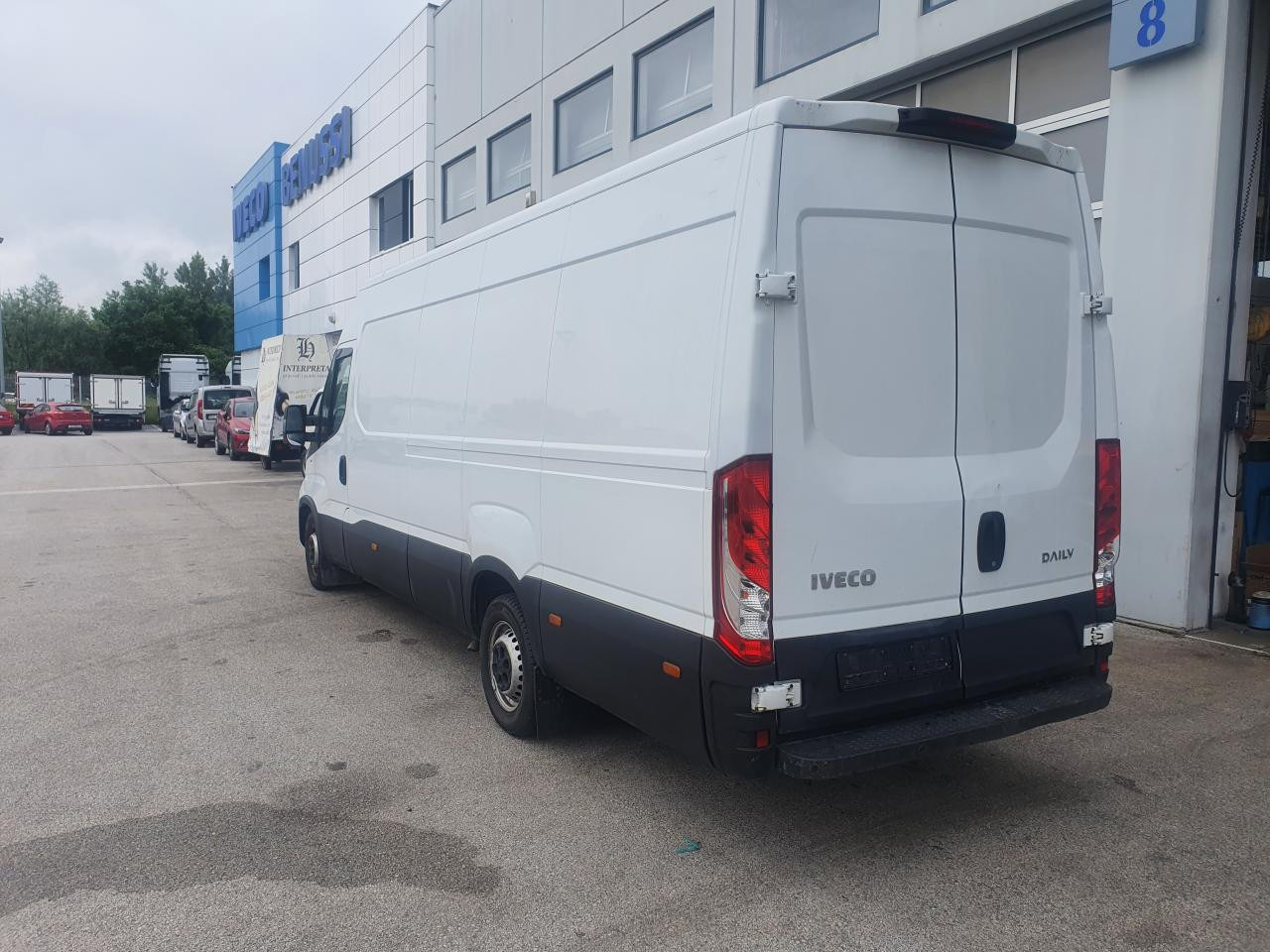 IVECO Daily 35S16V - People carrier: picture 3 IVECO Daily 35S16V - People carrier: picture 3
