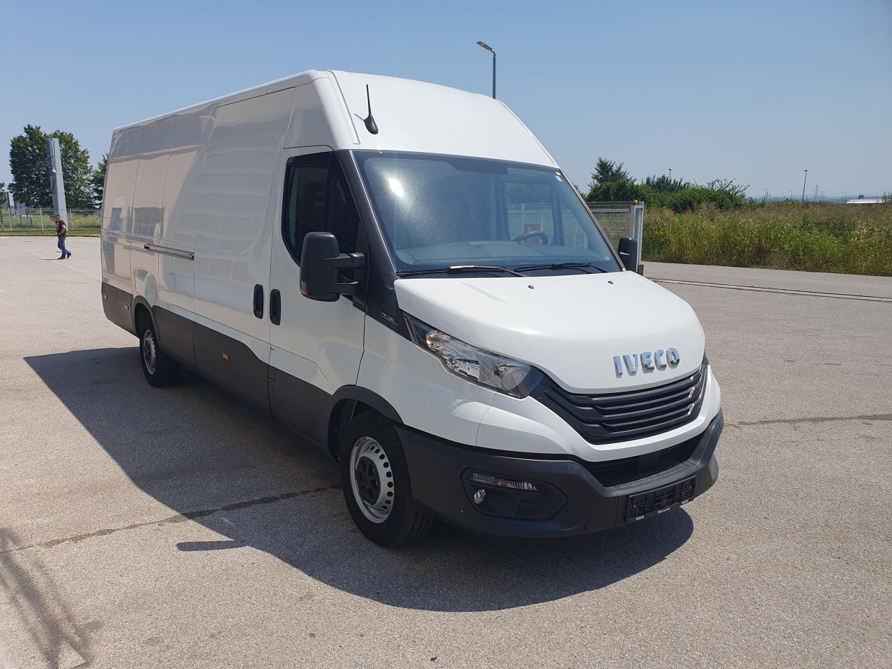 IVECO Daily 35S16V - People carrier: picture 2 IVECO Daily 35S16V - People carrier: picture 2