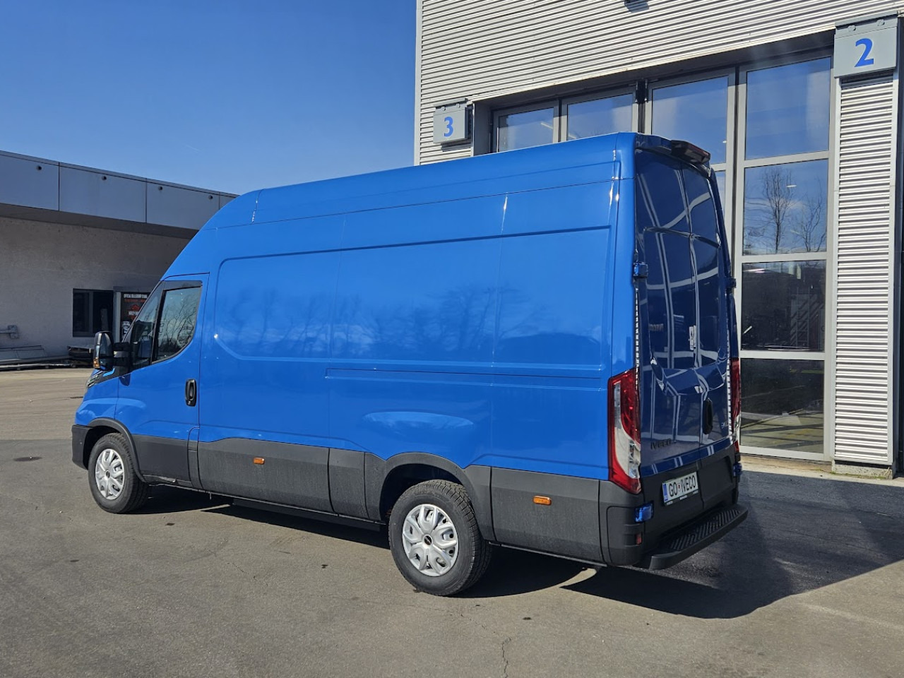 IVECO Daily ELEKTRIČNI 35 C 18H - People carrier, Electric van: picture 3 IVECO Daily ELEKTRIČNI 35 C 18H - People carrier, Electric van: picture 3