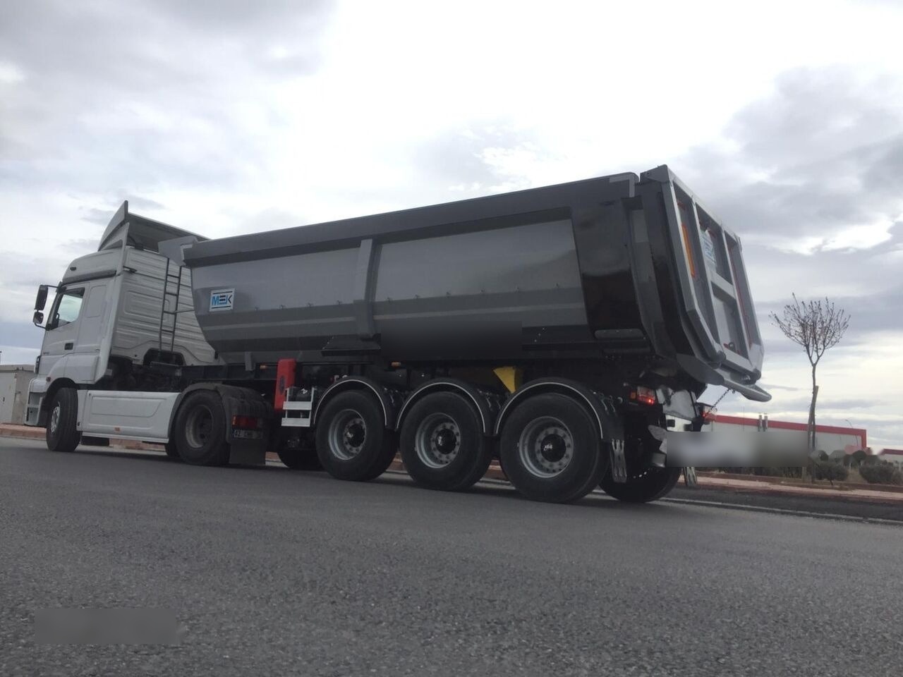 Scorpion Trailer SCORPION TRAILER NEW 3 AXLE TIPPER SEMI TRAILER (MANUFACTURER COMPANY) - Tipper semi-trailer: picture 1 Scorpion Trailer SCORPION TRAILER NEW 3 AXLE TIPPER SEMI TRAILER (MANUFACTURER COMPANY) - Tipper semi-trailer: picture 1