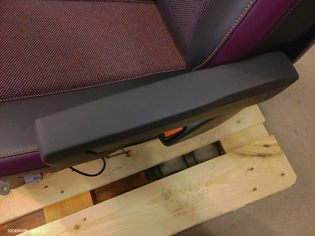 New Cab for Truck Volvo FM förarstol, 23766422: picture 8 New Cab for Truck Volvo FM förarstol, 23766422: picture 8