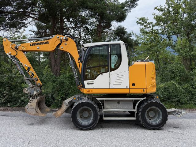 Liebherr A910 Compact Litronic,4 Schaufeln,Schnellwechsle - Wheel excavator: picture 1 Liebherr A910 Compact Litronic,4 Schaufeln,Schnellwechsle - Wheel excavator: picture 1