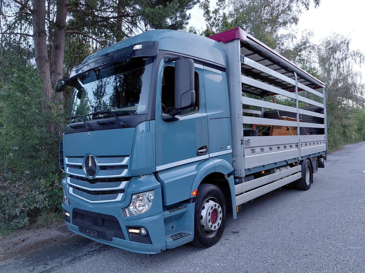 Mercedes-Benz Actros 1836 4x2, E6, Ladebordwand, Fahrschule - Curtain side truck: picture 1 Mercedes-Benz Actros 1836 4x2, E6, Ladebordwand, Fahrschule - Curtain side truck: picture 1