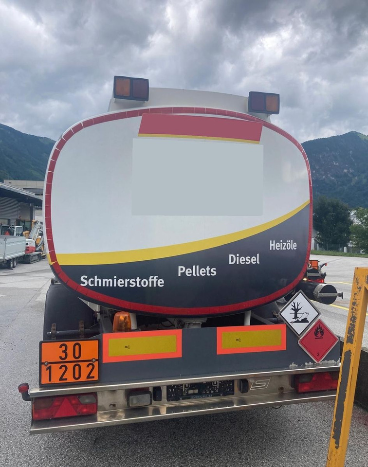 Schwarzmüller Schwingenschlögel, ADR, 3 Kammern, Fuel+Diesel - Tanker trailer: picture 3 Schwarzmüller Schwingenschlögel, ADR, 3 Kammern, Fuel+Diesel - Tanker trailer: picture 3