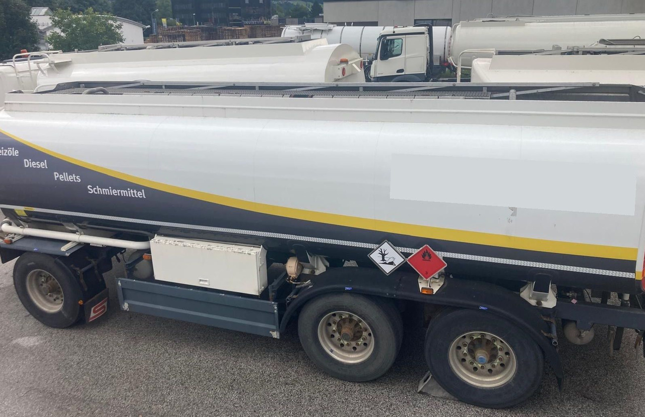Schwarzmüller Schwingenschlögel, ADR, 3 Kammern, Fuel+Diesel - Tanker trailer: picture 2 Schwarzmüller Schwingenschlögel, ADR, 3 Kammern, Fuel+Diesel - Tanker trailer: picture 2