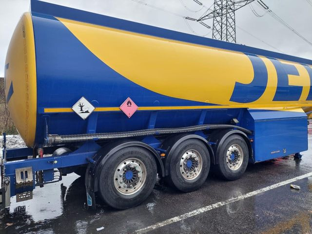 Schwarzmüller Schwingenschlögel,ADR,Diesel/Benzin, 5 Kammern Schwarzmüller Schwingenschlögel,ADR,Diesel/Benzin, 5 Kammern - Tanker semi-trailer: picture 3 Schwarzmüller Schwingenschlögel,ADR,Diesel/Benzin, 5 Kammern Schwarzmüller Schwingenschlögel,ADR,Diesel/Benzin, 5 Kammern - Tanker semi-trailer: picture 3