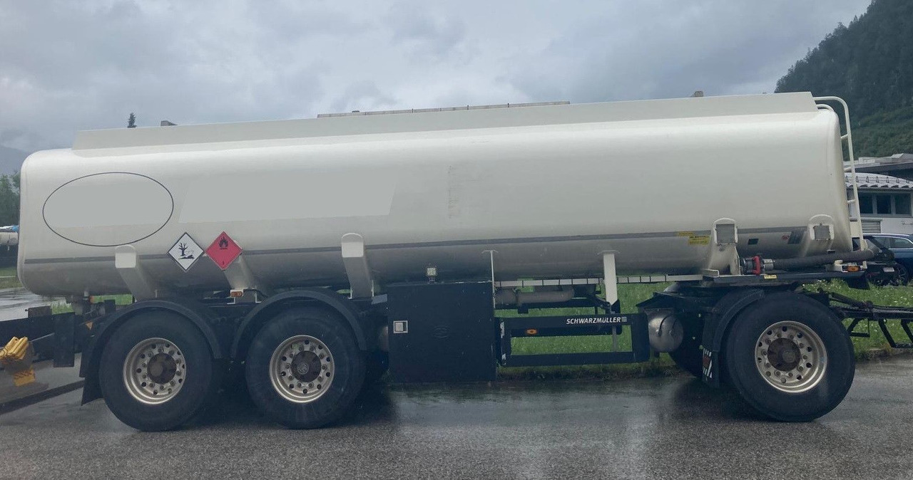 Schwarzmüller TH 3E, 3 Kammern, ADR, Benzin+Diesel, Fuel - Tanker trailer: picture 2 Schwarzmüller TH 3E, 3 Kammern, ADR, Benzin+Diesel, Fuel - Tanker trailer: picture 2