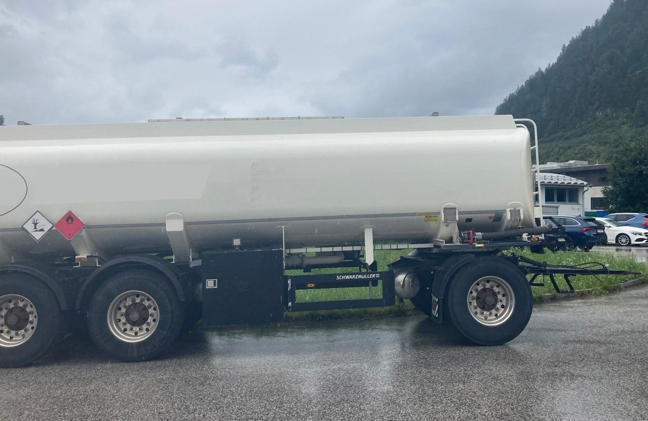 Schwarzmüller TH 3E, 3 Kammern, ADR, Benzin+Diesel, Fuel - Tanker trailer: picture 3 Schwarzmüller TH 3E, 3 Kammern, ADR, Benzin+Diesel, Fuel - Tanker trailer: picture 3