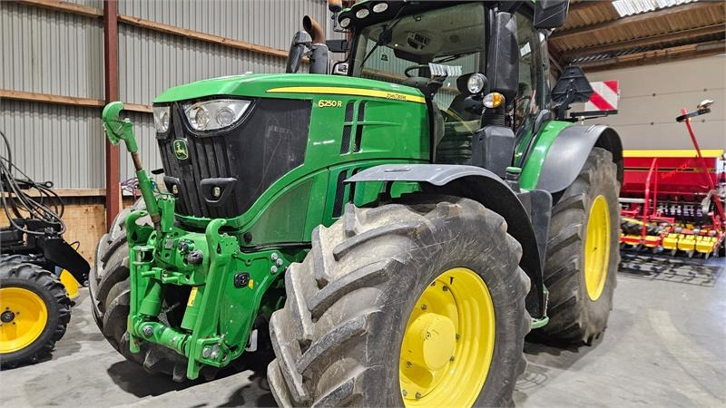 John Deere 6250R Ultimate Edition - Farm tractor: picture 1 John Deere 6250R Ultimate Edition - Farm tractor: picture 1
