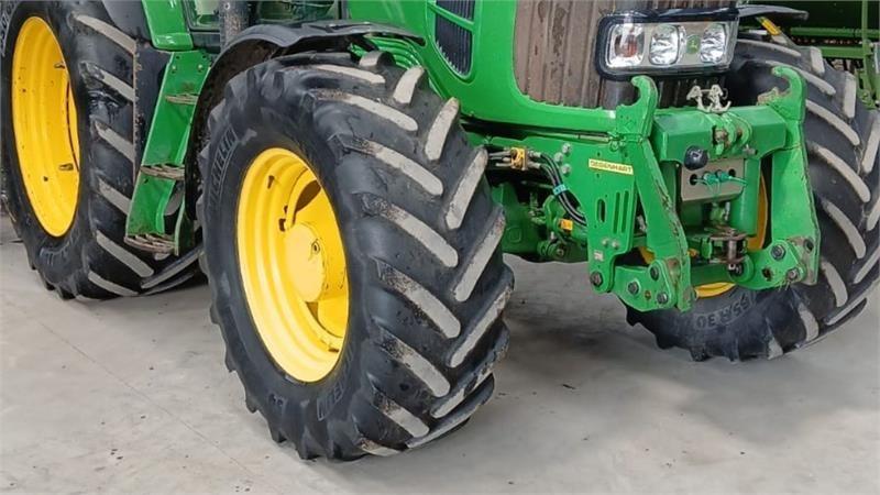 John Deere 7530 - Farm tractor: picture 3 John Deere 7530 - Farm tractor: picture 3