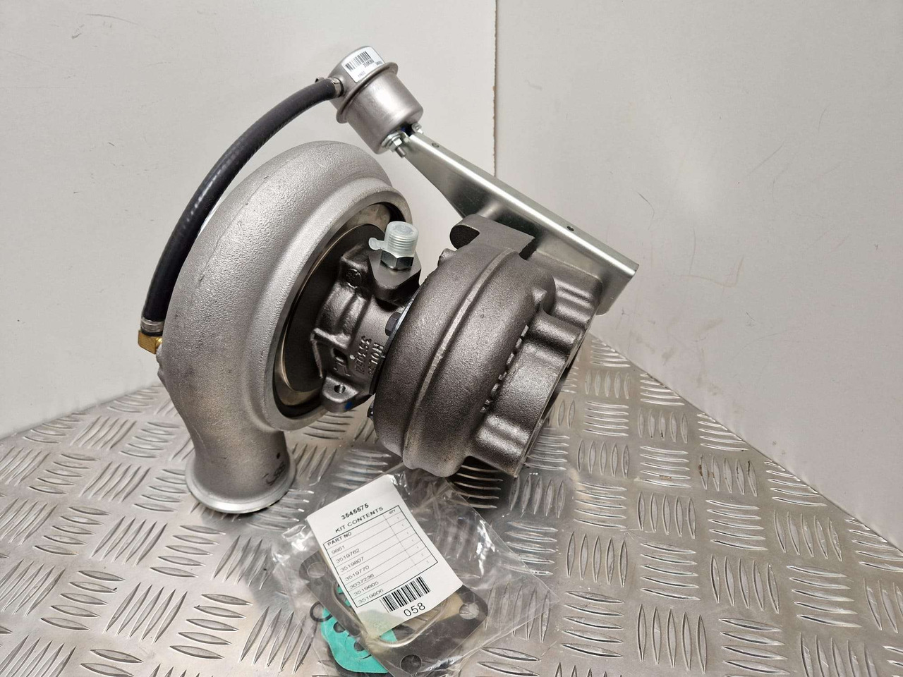 Iveco Generator Turbocharger Holset 4043994 - Engine and parts for Construction machinery: picture 3 Iveco Generator Turbocharger Holset 4043994 - Engine and parts for Construction machinery: picture 3