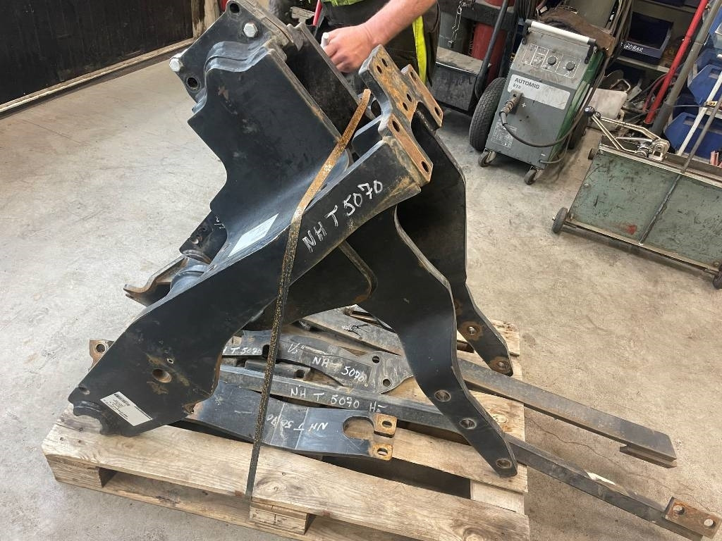 Lastarfäste Trima Quicke New Holland T5070 - Attachment for Loader: picture 1 Lastarfäste Trima Quicke New Holland T5070 - Attachment for Loader: picture 1