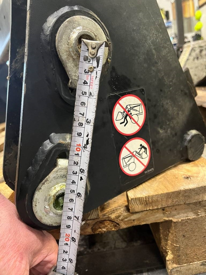 Attachment for Agricultural machinery Redskapsfäste Stora Volvo fästet till Quicke Q8 ,: picture 6 Attachment for Agricultural machinery Redskapsfäste Stora Volvo fästet till Quicke Q8 ,: picture 6