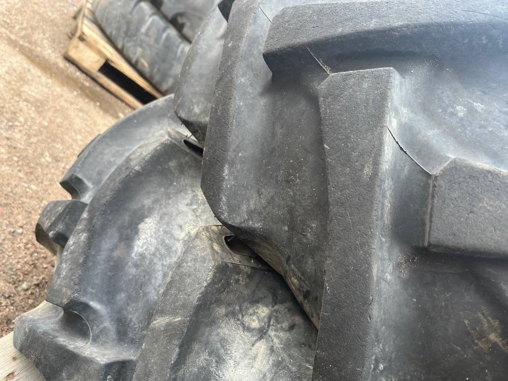 BKT 12,4-24 12 lagers till Volvo 641 640 642 - Tire for Construction machinery: picture 4 BKT 12,4-24 12 lagers till Volvo 641 640 642 - Tire for Construction machinery: picture 4