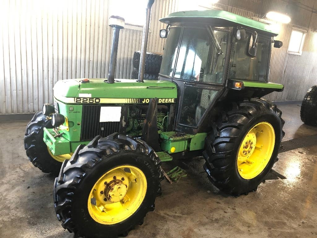 John Deere 2250 Dismantled for spare parts - Farm tractor: picture 1 John Deere 2250 Dismantled for spare parts - Farm tractor: picture 1