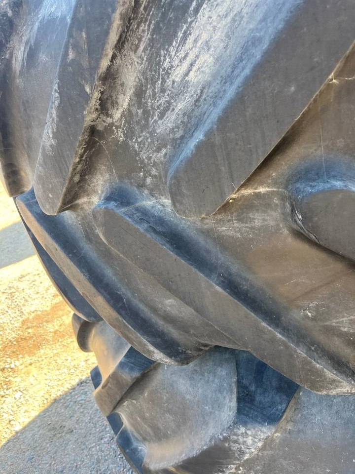 Michelin 650/65R38 540/65R28 till Fendt 716 - Tire for Agricultural machinery: picture 3 Michelin 650/65R38 540/65R28 till Fendt 716 - Tire for Agricultural machinery: picture 3