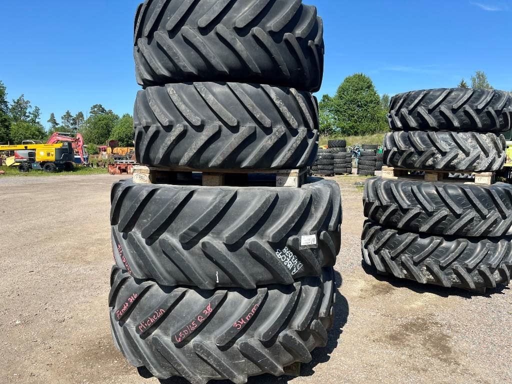 Michelin 650/65R38 540/65R28 till Fendt 716 - Tire for Agricultural machinery: picture 1 Michelin 650/65R38 540/65R28 till Fendt 716 - Tire for Agricultural machinery: picture 1