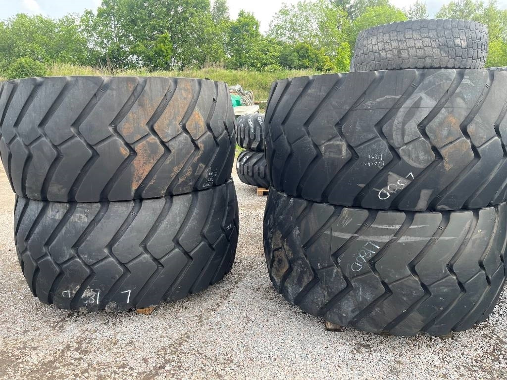 Michelin 800/65R29 XLD Volvo L150 L180 - Wheel and tire package: picture 1 Michelin 800/65R29 XLD Volvo L150 L180 - Wheel and tire package: picture 1