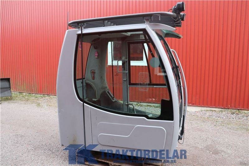New Holland WE150C - Cab for Agricultural machinery: picture 2 New Holland WE150C - Cab for Agricultural machinery: picture 2