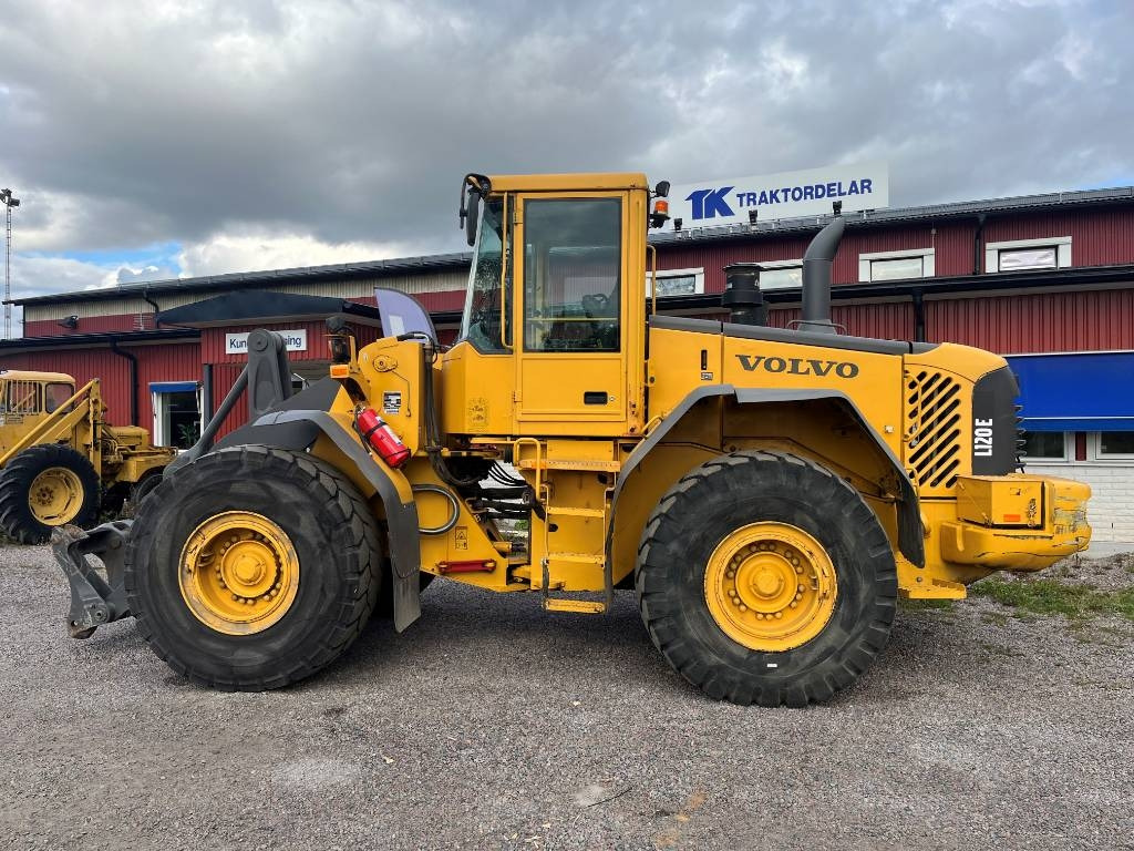 Volvo L 120 E - Wheel loader: picture 1 Volvo L 120 E - Wheel loader: picture 1