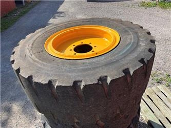 Volvo L50E D C B Wheels Solids / Punkteringsfria 17,5-25 - Tire for Construction machinery: picture 1 Volvo L50E D C B Wheels Solids / Punkteringsfria 17,5-25 - Tire for Construction machinery: picture 1