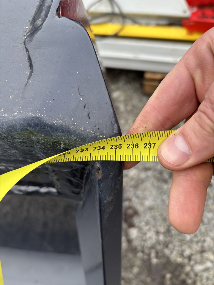 21453 Łyżka Objętościowa 2,3m 1,01 m3 z mocowaniem do ładowarki Claas Scorpion. - Loader bucket: picture 3 21453 Łyżka Objętościowa 2,3m 1,01 m3 z mocowaniem do ładowarki Claas Scorpion. - Loader bucket: picture 3