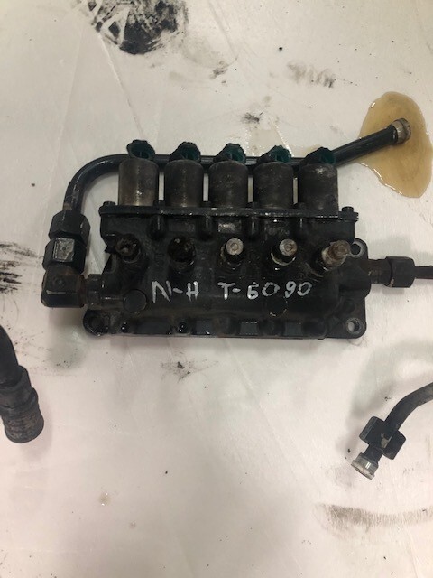 Blok Zaworowy Skrzyni Biegów - Auto Command - New Holland - Gearbox for Agricultural machinery: picture 2 Blok Zaworowy Skrzyni Biegów - Auto Command - New Holland - Gearbox for Agricultural machinery: picture 2