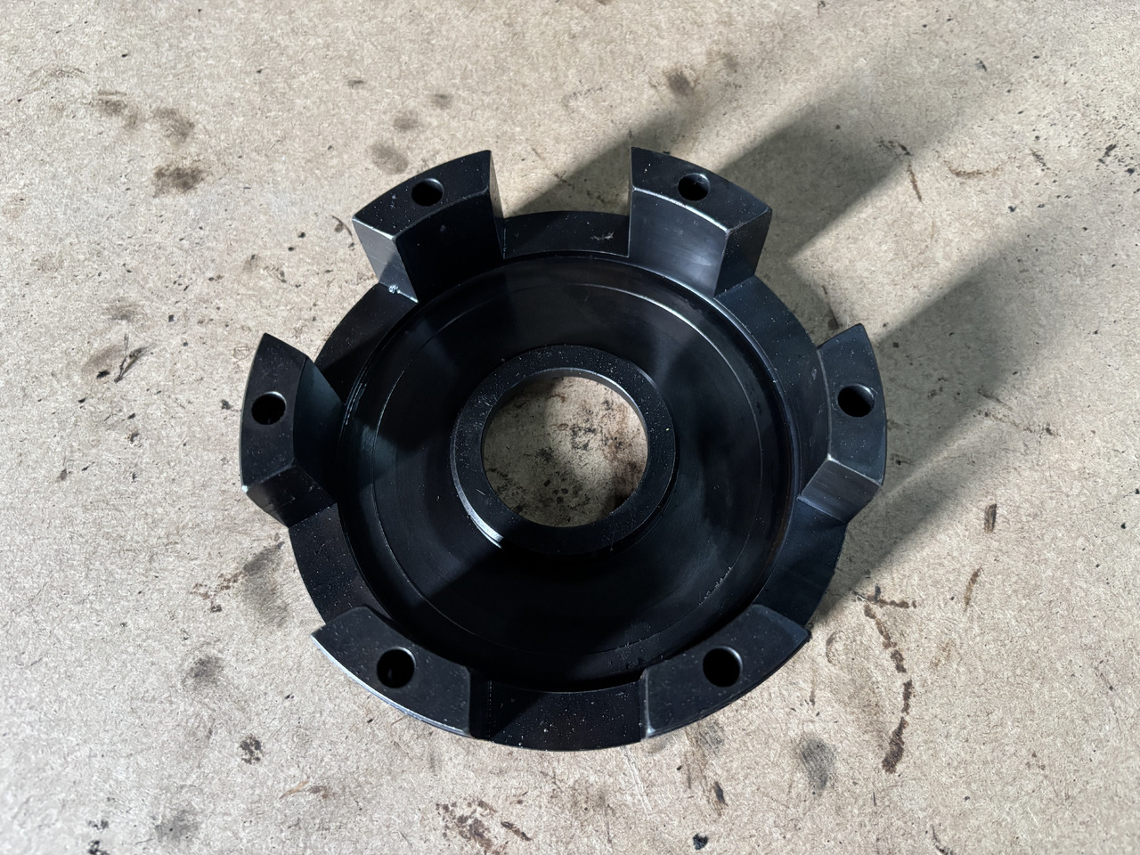 CLAAS AXION 830 Dzwon Obudowa   0011343560    0011606740 - Clutch cover for Farm tractor: picture 1 CLAAS AXION 830 Dzwon Obudowa   0011343560    0011606740 - Clutch cover for Farm tractor: picture 1