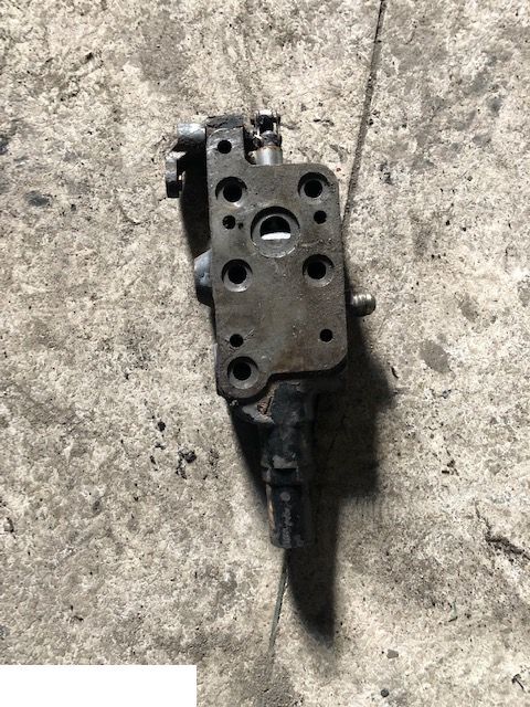 Case IH International - Rozdzielacz - Hydraulic valve for Agricultural machinery: picture 1 Case IH International - Rozdzielacz - Hydraulic valve for Agricultural machinery: picture 1