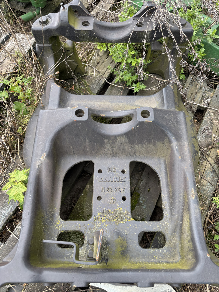 Claas Arion 520-650 - kozioł podwozie support 1128797 0011287972 - Front axle: picture 1 Claas Arion 520-650 - kozioł podwozie support 1128797 0011287972 - Front axle: picture 1